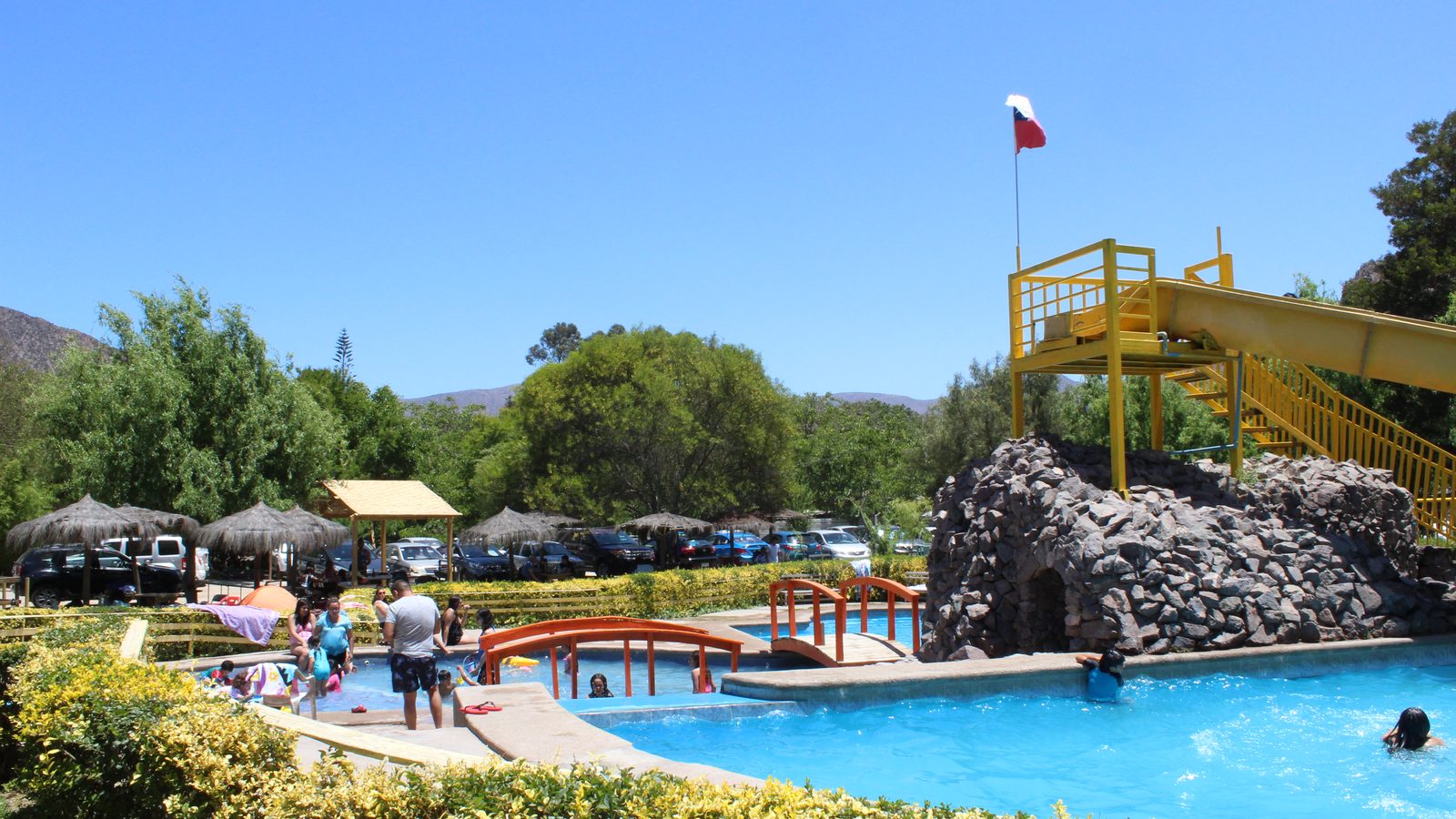 Vista panorámica de las piscinas de Riojana